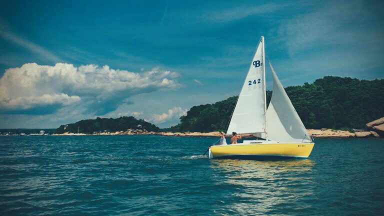 Sailing through the Thimble Islands